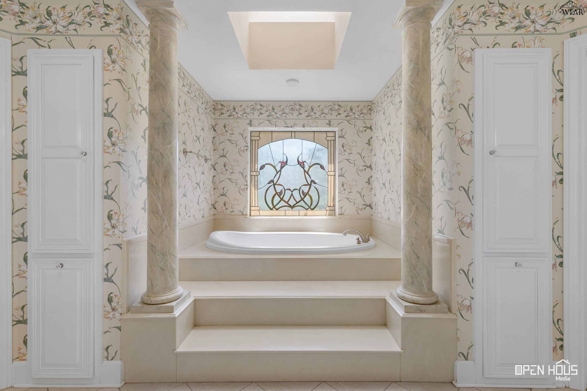 Soaking tub